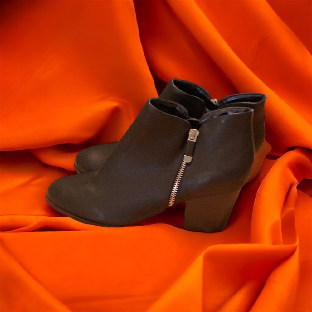 Black Booties, NWOT, Style & Co, stylish zipper, size 9.5 M